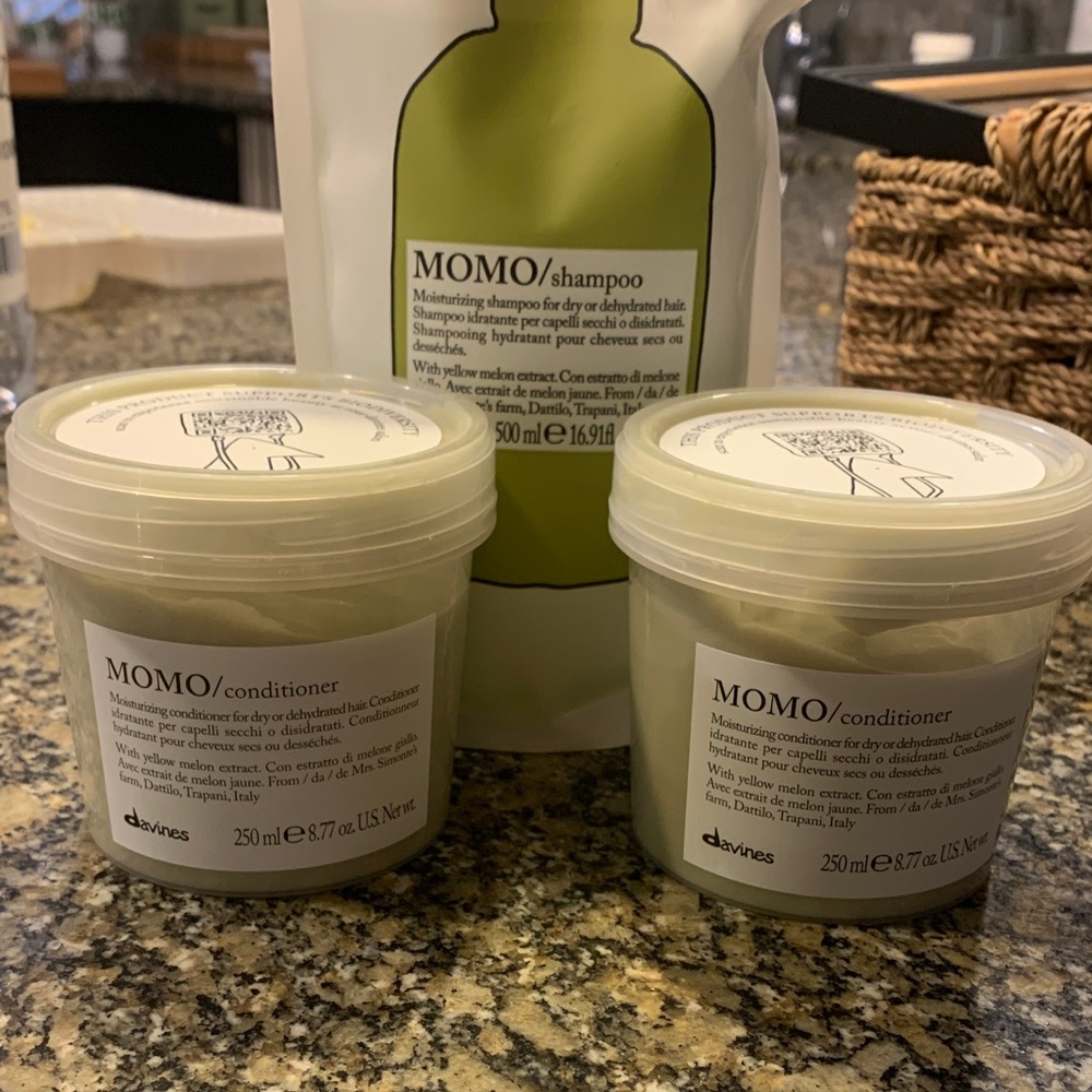 Davines MOMO Shampoo and Conditioner Set - White and Green